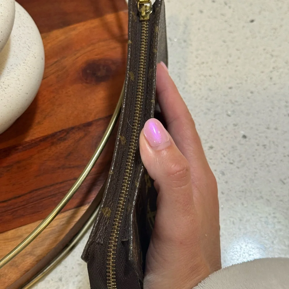 Louis Vuitton Authentic Vintage Monogram Pouch - Picture 5 of 9